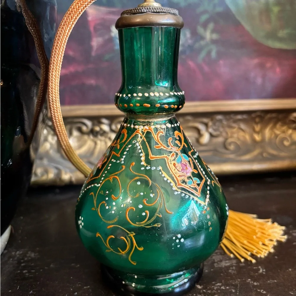 Antique Green Glass Painted Enamel Perfume Bottle with Atomizer - Picture 3 of 4